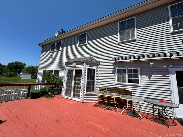 10 Willys Court, Rock Tavern, NY 12575