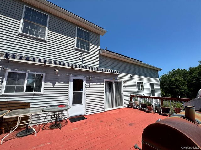 10 Willys Court, Rock Tavern, NY 12575