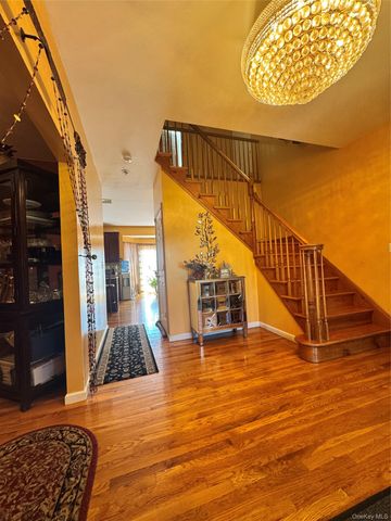 10 Willys Court, Rock Tavern, NY 12575