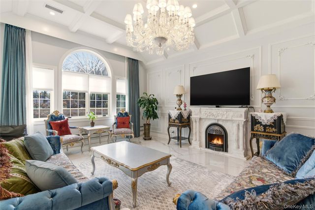 265 Laurel Lane, Laurel Hollow, NY 11791