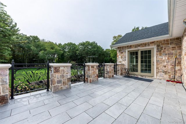 265 Laurel Lane, Laurel Hollow, NY 11791