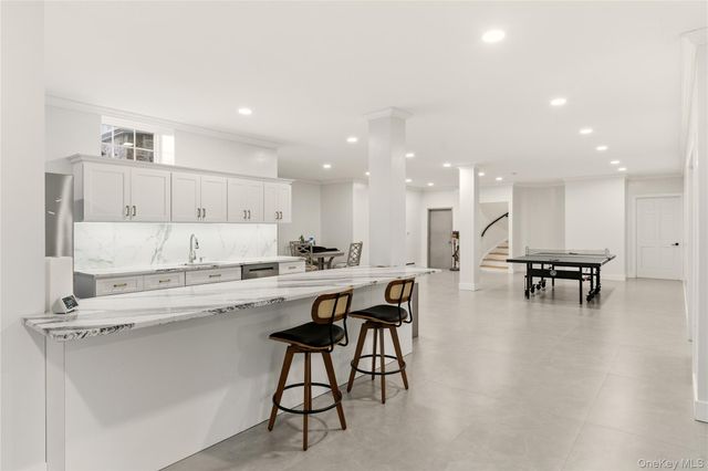 265 Laurel Lane, Laurel Hollow, NY 11791