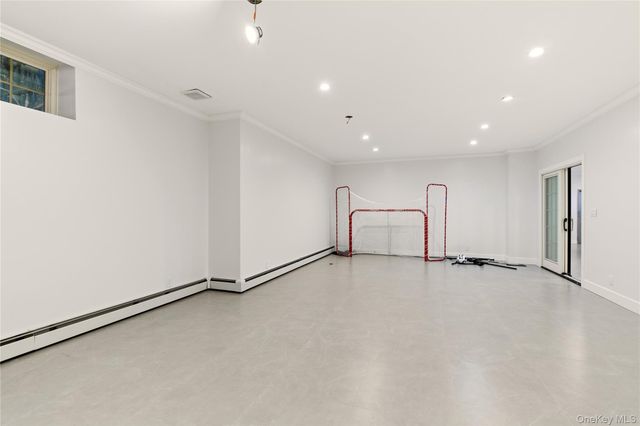 265 Laurel Lane, Laurel Hollow, NY 11791