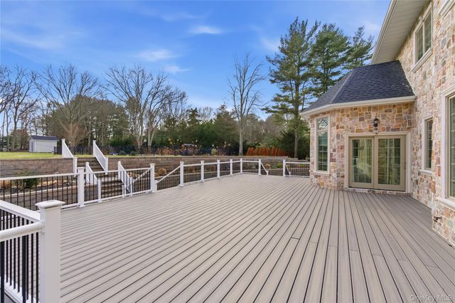 265 Laurel Lane, Laurel Hollow, NY 11791