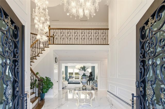 265 Laurel Lane, Laurel Hollow, NY 11791