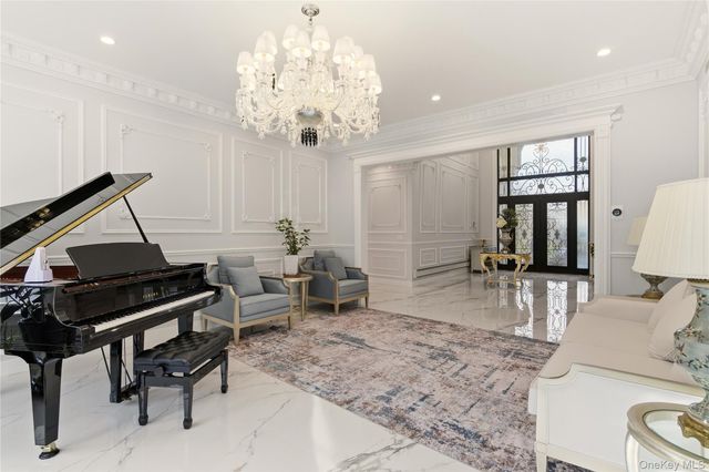 265 Laurel Lane, Laurel Hollow, NY 11791