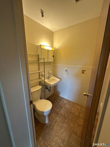 1660 East Main Street 1B, Waterbury, CT 06705