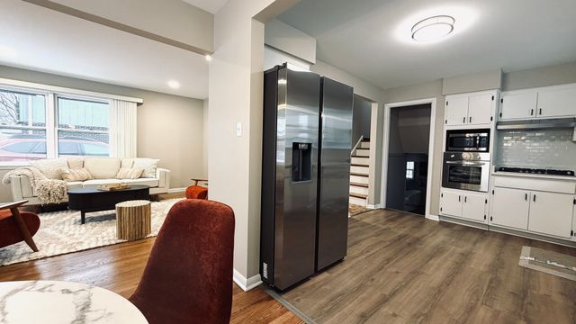 9323 S 80th Court, Hickory Hills, IL 60457