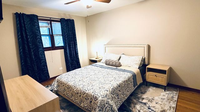 9323 S 80th Court, Hickory Hills, IL 60457