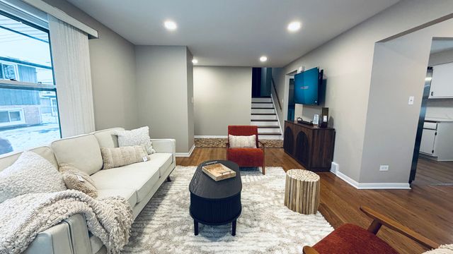 9323 S 80th Court, Hickory Hills, IL 60457