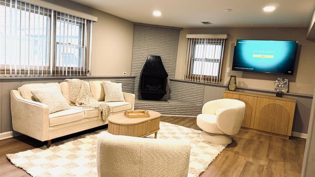 9323 S 80th Court, Hickory Hills, IL 60457