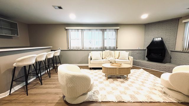 9323 S 80th Court, Hickory Hills, IL 60457