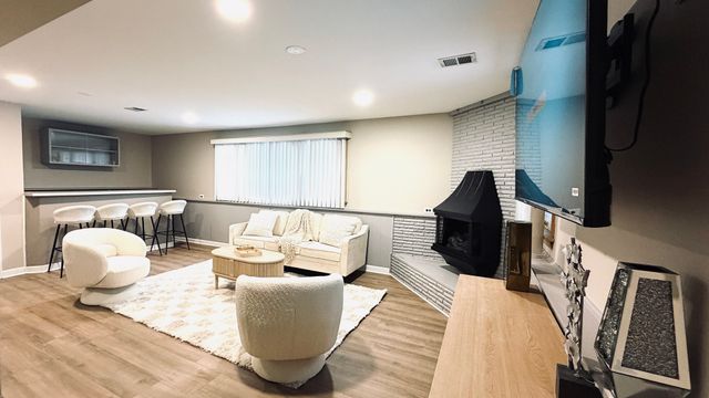 9323 S 80th Court, Hickory Hills, IL 60457