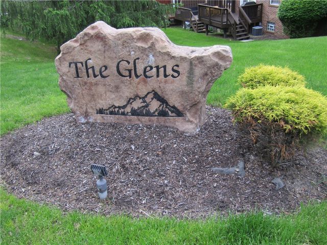 152 Aberdeen Dr, Mccandless, PA 15237
