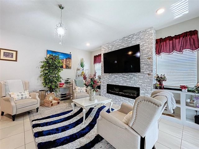 472 NW 6TH AVENUE NW, Ruskin, FL 33570