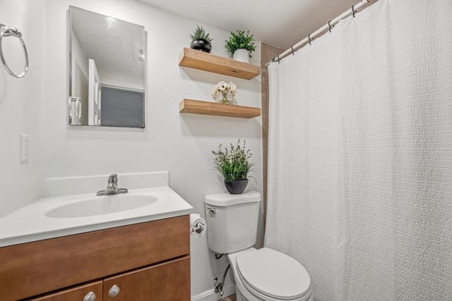 16 Linwood St, Holbrook, MA 02343