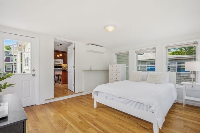 16 Linwood St, Holbrook, MA 02343