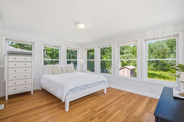 16 Linwood St, Holbrook, MA 02343
