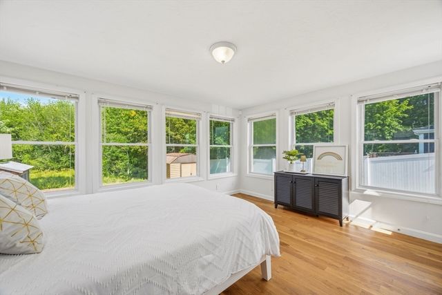 16 Linwood St, Holbrook, MA 02343