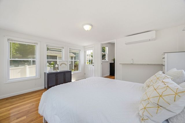 16 Linwood St, Holbrook, MA 02343