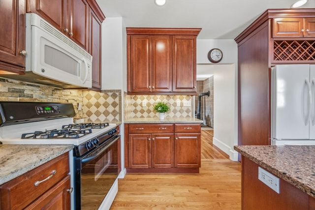 16 Linwood St, Holbrook, MA 02343