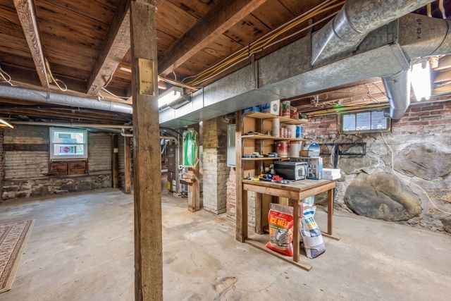 16 Linwood St, Holbrook, MA 02343