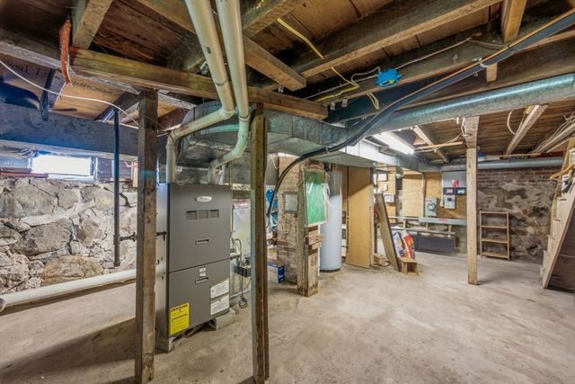 16 Linwood St, Holbrook, MA 02343