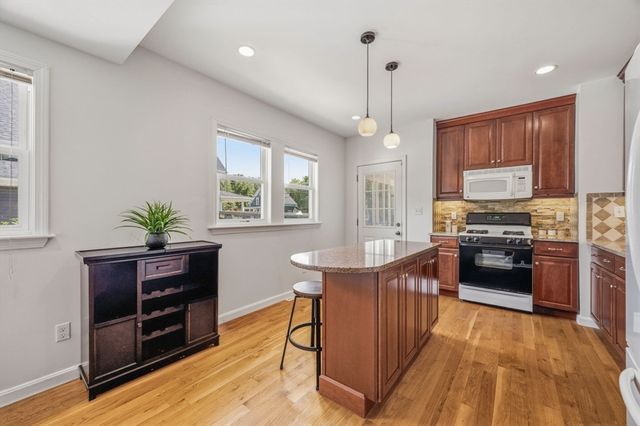 16 Linwood St, Holbrook, MA 02343