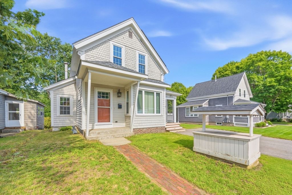 16 Linwood St, Holbrook, MA 02343