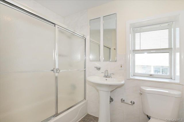 9 Cabot Road W, Massapequa, NY 11758