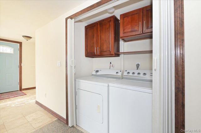 9 Cabot Road W, Massapequa, NY 11758