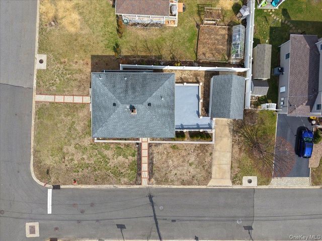 9 Cabot Road W, Massapequa, NY 11758