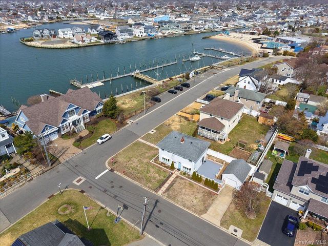 9 Cabot Road W, Massapequa, NY 11758