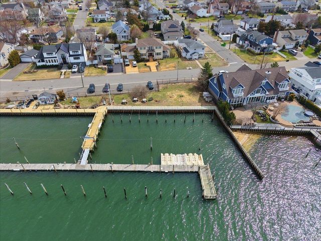 9 Cabot Road W, Massapequa, NY 11758