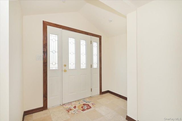 9 Cabot Road W, Massapequa, NY 11758