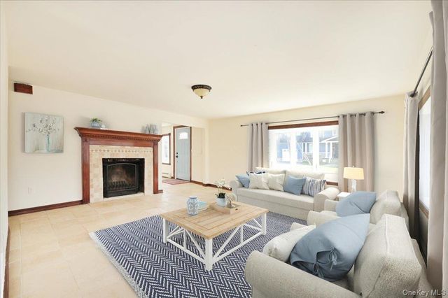 9 Cabot Road W, Massapequa, NY 11758