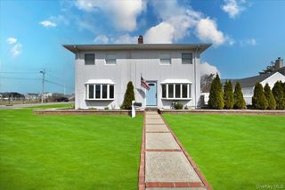 9 Cabot Road W, Massapequa, NY 11758