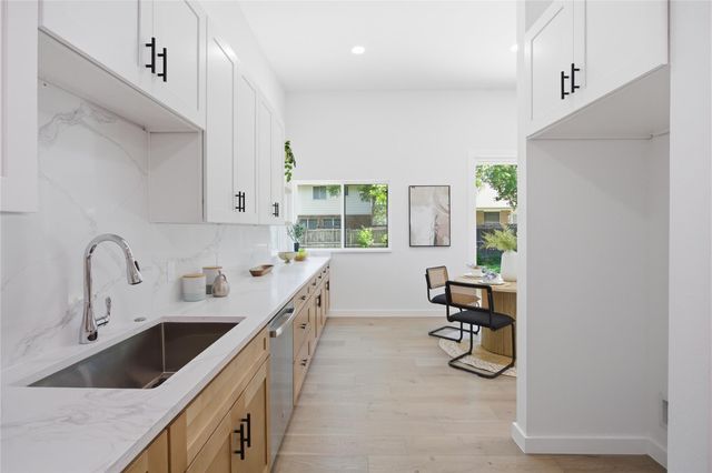 2110 Magazine ST, Austin, TX 78727