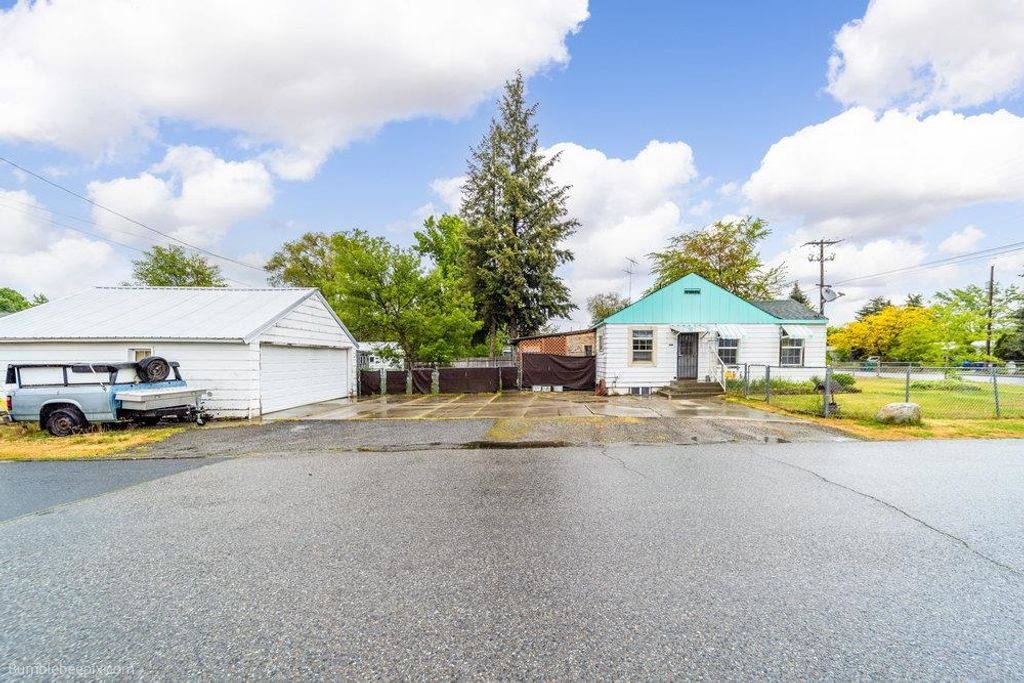 203 N McDonald Rd, Spokane, WA 99216