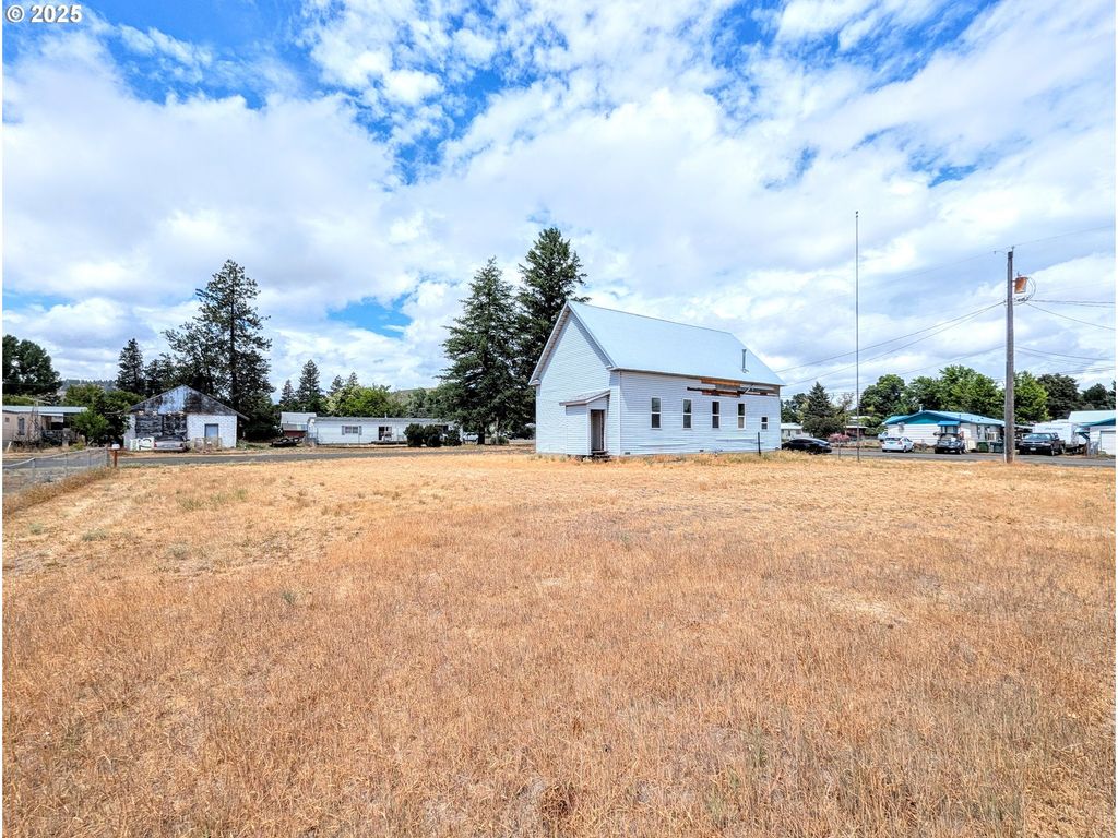 1290 BALTIMORE St, Elgin, OR 97827