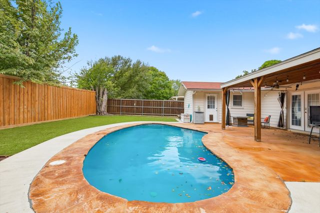 228 Wildfire Drive, Lewisville, TX 75067