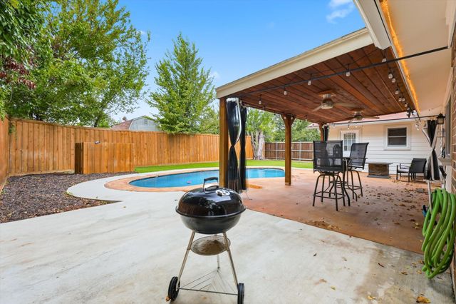 228 Wildfire Drive, Lewisville, TX 75067