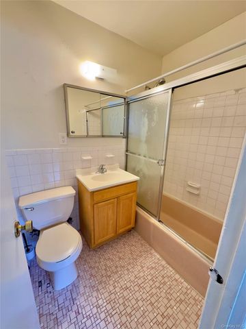 5607 Junction Blvd, Elmhurst, NY 11373