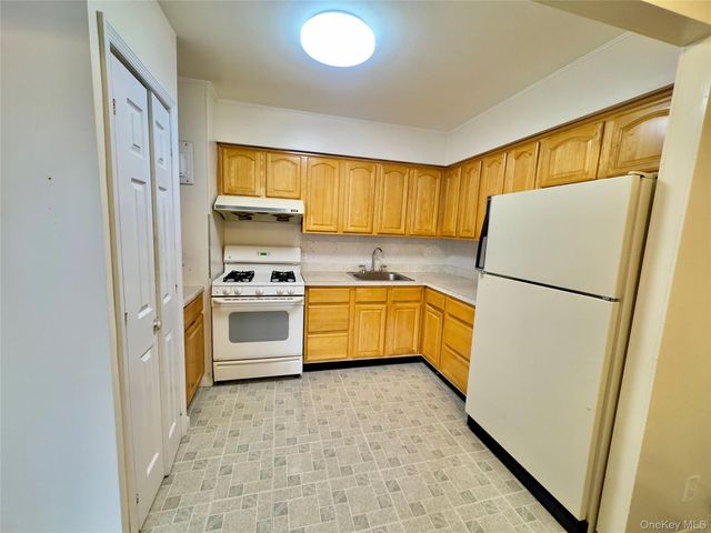 5607 Junction Blvd, Elmhurst, NY 11373