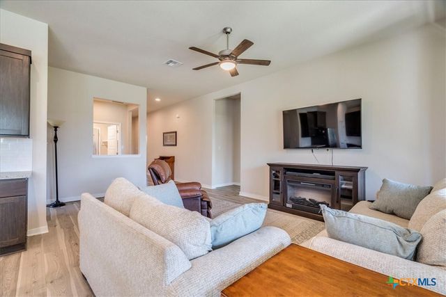 712 Coyote Creek Way, Kyle, TX 78640