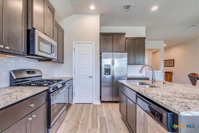 712 Coyote Creek Way, Kyle, TX 78640