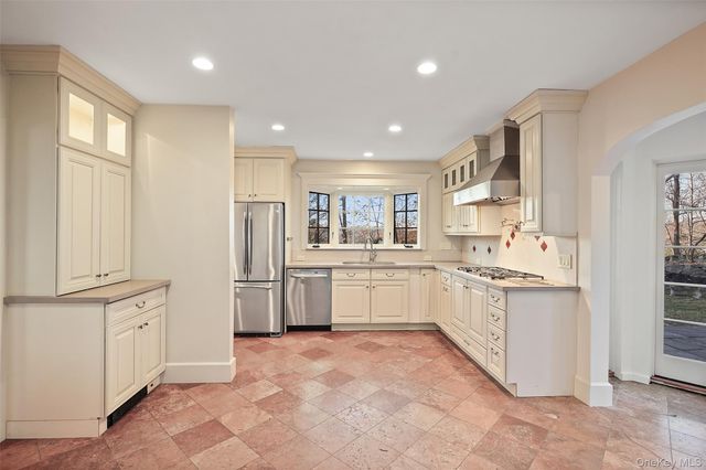 31 Laurel Drive, Mount Kisco, NY 10549