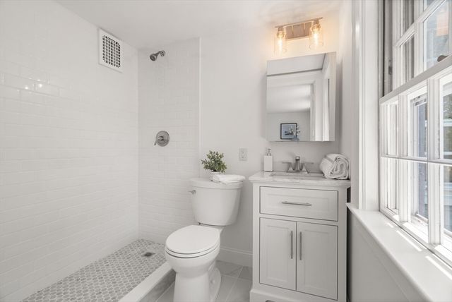25 Chestnut Hill Rd, Newton, MA 02467
