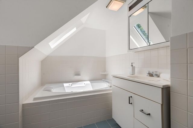 25 Chestnut Hill Rd, Newton, MA 02467