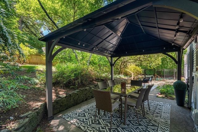 25 Chestnut Hill Rd, Newton, MA 02467